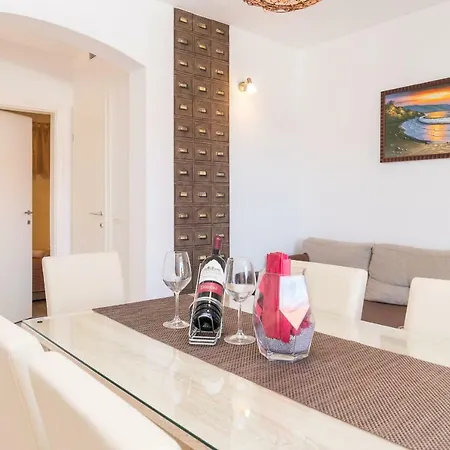 Dora Apartmán