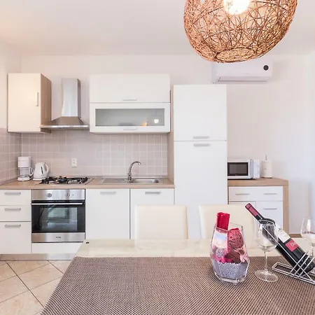 Dora Apartmán Ražanj